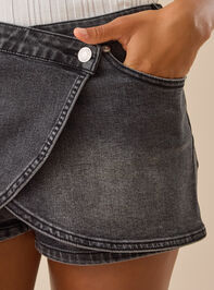 Lorelei Scoop Overlay Denim Mini Skort Detail 2 - TULLABEE