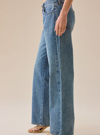Kristi Baggy Jeans Detail 3 - TULLABEE