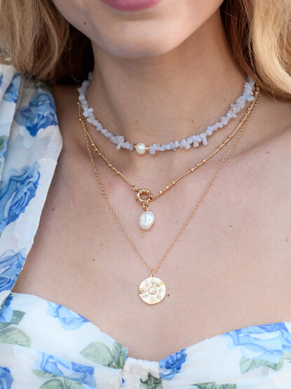 Layered Pearl & Coin Necklace - TULLABEE