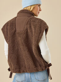 Mylah Oversized Sherpa Vest Detail 6 - TULLABEE
