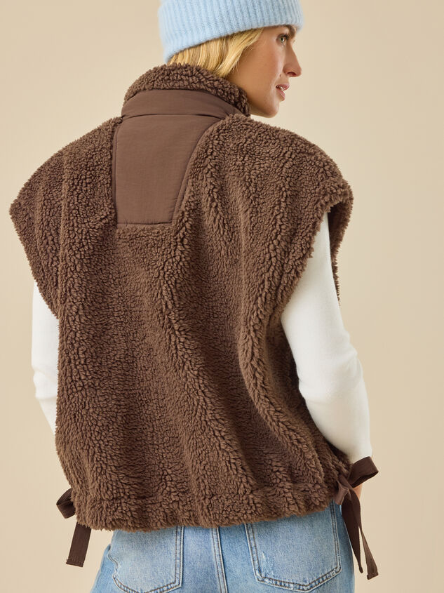 Mylah Oversized Sherpa Vest Detail 6 - TULLABEE