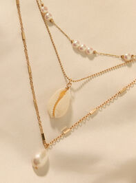 Layered Shell Charm Necklace Detail 3 - TULLABEE