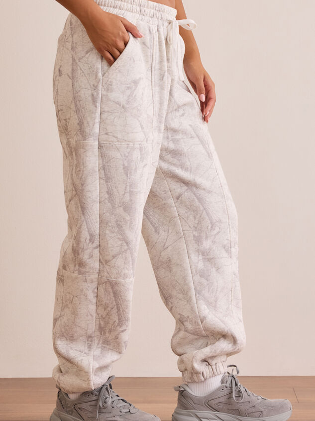Blissful Barrel Camo Sweatpants Detail 3 - TULLABEE