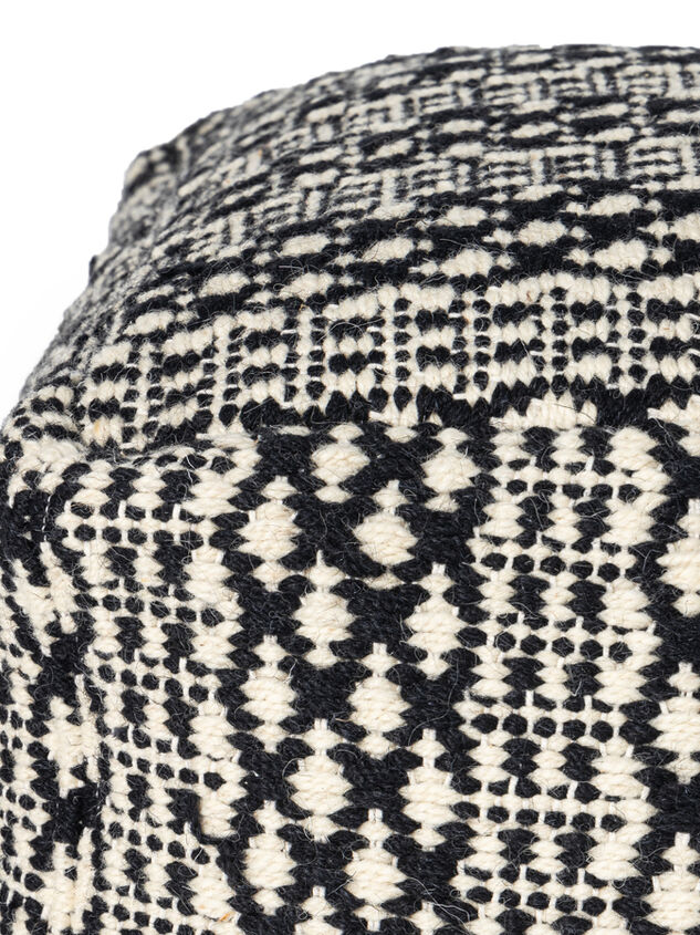 Lis Pouf Detail 4 - TULLABEE