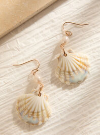 Pearl Seashell Dangle Earring Detail 2 - TULLABEE