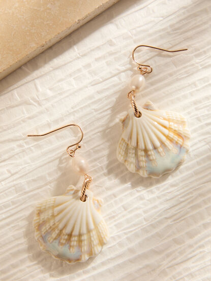 Pearl Seashell Dangle Earring - TULLABEE