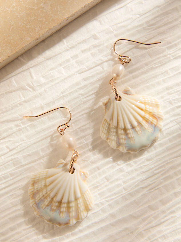 Pearl Seashell Dangle Earring Detail 2 - TULLABEE