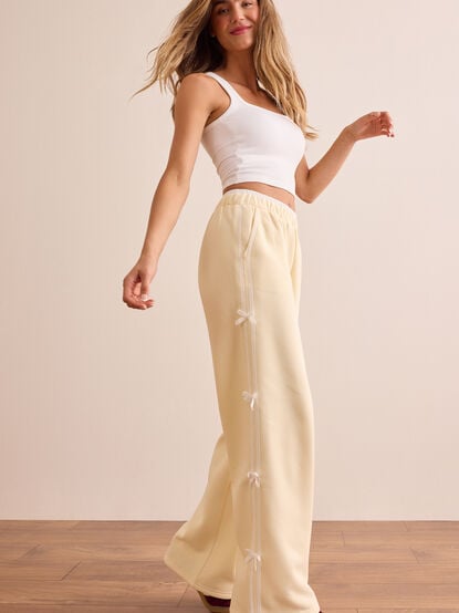 Pit Stop Bow Sweatpants - TULLABEE