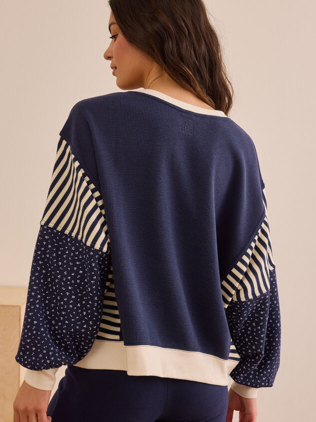 Patchwork Floral Sweatshirt Detail 4 - TULLABEE