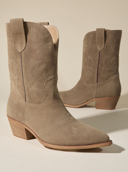 Nelly Suede Boot - TULLABEE