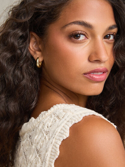 18K Gold Hinge Oval Hoop - TULLABEE