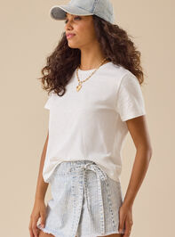 Kyla Girlfriend Tee Detail 3 - TULLABEE