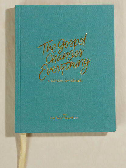 The Gospel Changes Everything 365 Day Devotional - TULLABEE