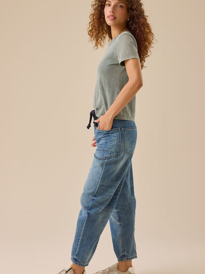 Kyla Girlfriend Tee - TULLABEE