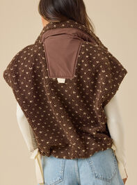 Soren Sherpa Vest Detail 5 - TULLABEE