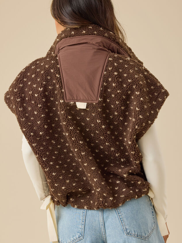 Soren Sherpa Vest Detail 5 - TULLABEE