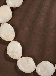 Bliss Chunky Resin Statement Necklace Detail 3 - TULLABEE