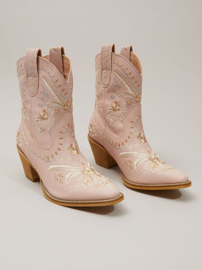 Corral Embroidered Western Booties - TULLABEE