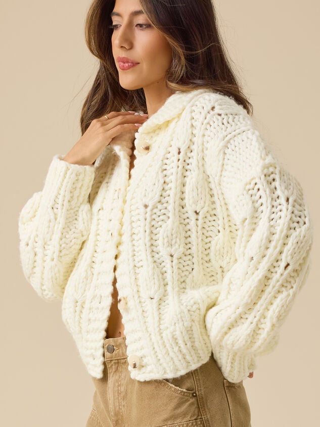 Jacqueline Chunky Cardigan Detail 3 - TULLABEE