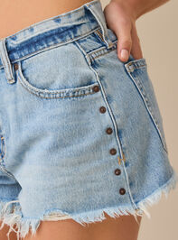 Kota Denim Shorts Detail 3 - TULLABEE