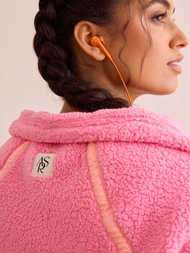 Sprint Sherpa Quarter Zip Detail 4 - TULLABEE