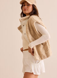 Leopard Summit Sherpa Button Vest Detail 3 - TULLABEE