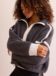 Sprint Sherpa Quarter Zip Detail 5 - TULLABEE