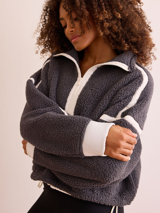 Sprint Sherpa Quarter Zip Detail 5 - TULLABEE