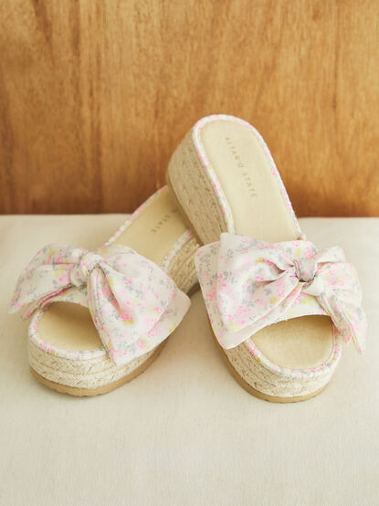 The Praciee Platform Sandal - TULLABEE