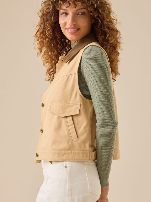 Della Collared Barn Vest Detail 4 - TULLABEE