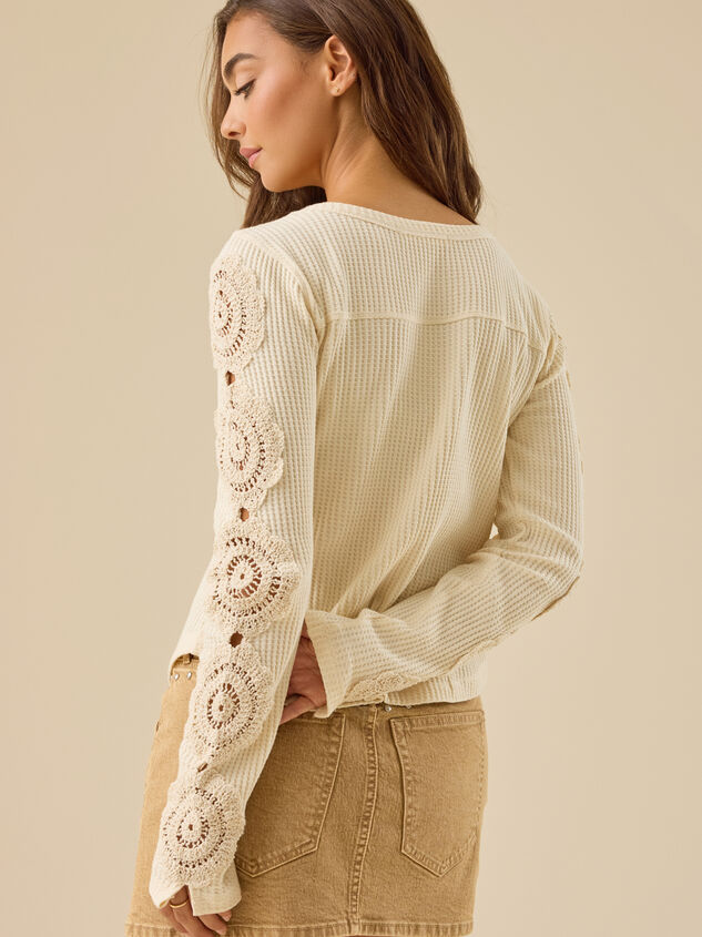 Gia Crochet Sleeve Fitted Thermal Detail 6 - TULLABEE