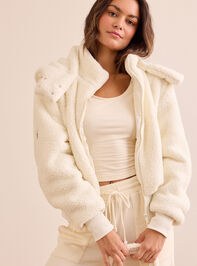 Peak Sherpa Zip Up Detail 2 - TULLABEE