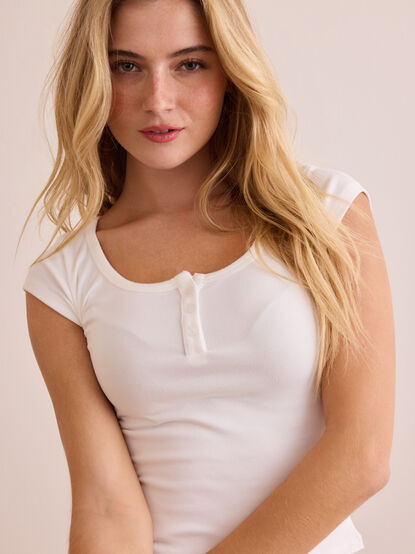 Soaring High Fitted Tee - TULLABEE