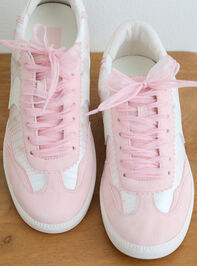 Notice Sneakers By Byrdie Golf x Dolce Vita Detail 2 - TULLABEE