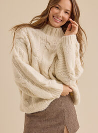 Lucie Oversized Cable Knit Sweater Detail 4 - TULLABEE