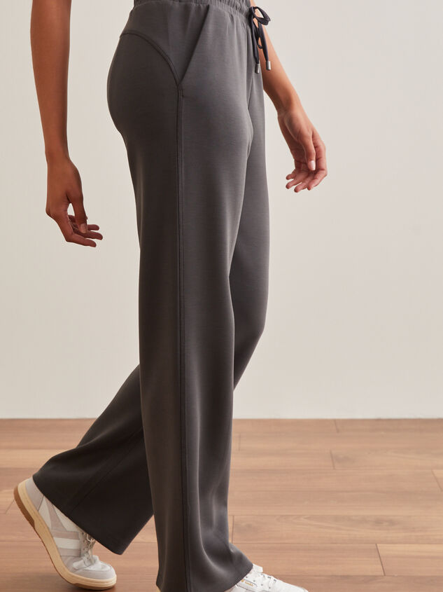 Supersoft Straight Leg Pants Detail 3 - TULLABEE