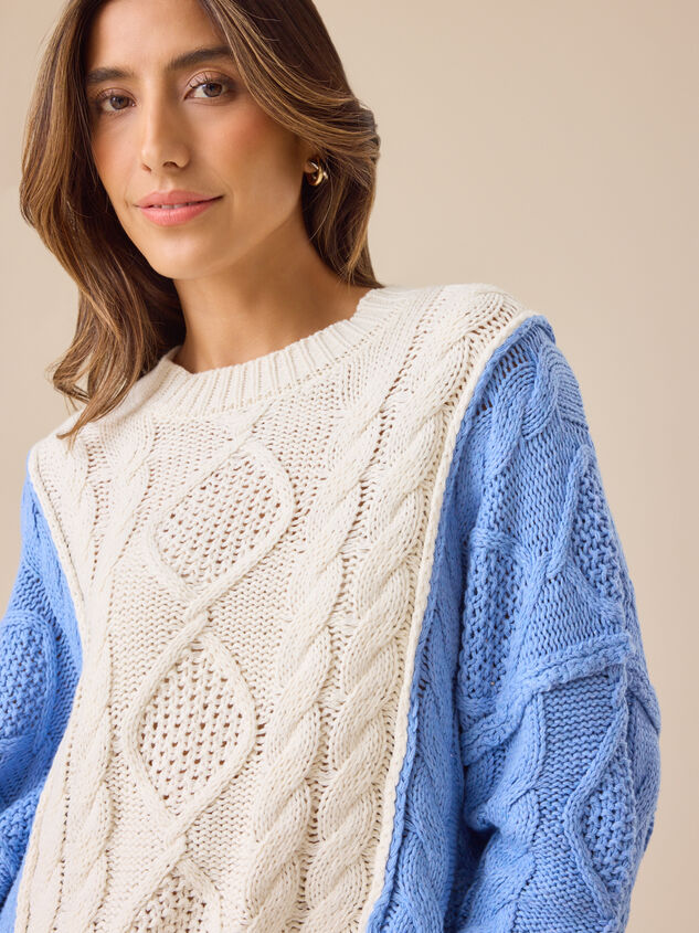 Emmaline Oversized Sweater Detail 3 - TULLABEE