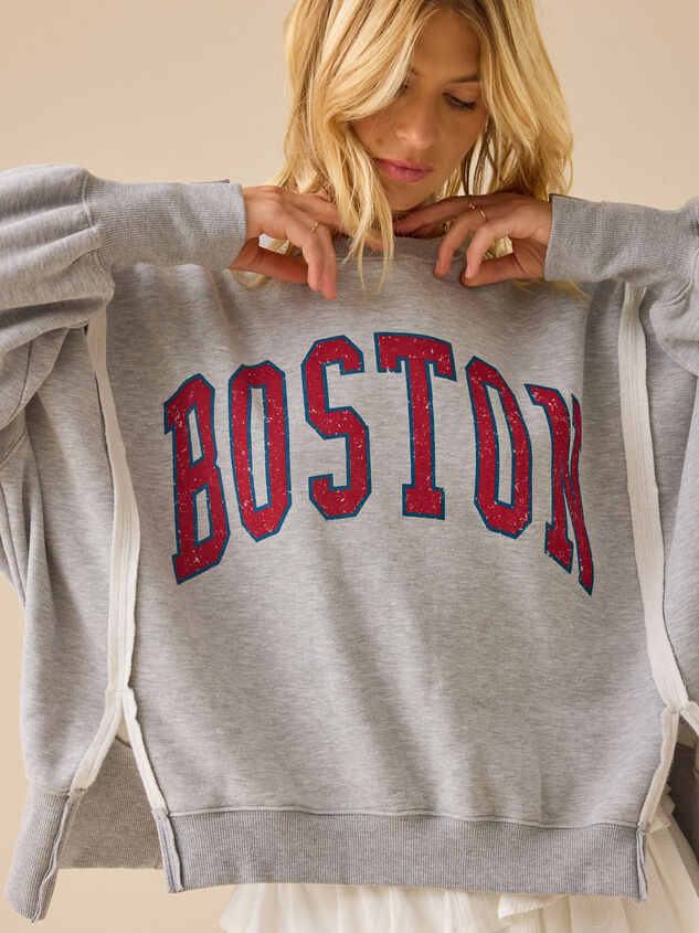 Boston Oversized Pullover Detail 2 - TULLABEE
