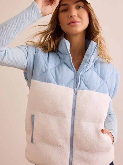 Cloudline Sherpa Vest - TULLABEE