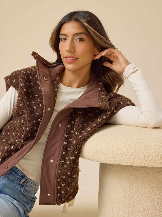 Soren Sherpa Vest Detail 3 - TULLABEE