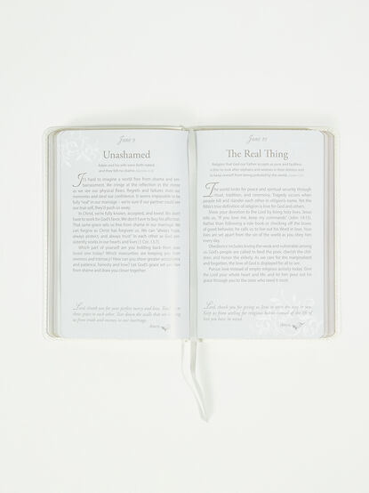 366 Devotions for Couples - TULLABEE