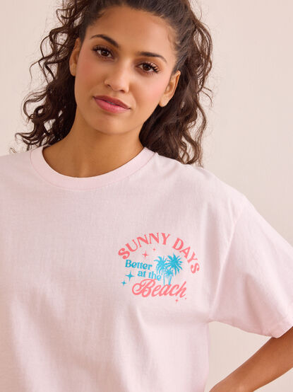 Sunny Beach Day Graphic Tee - TULLABEE