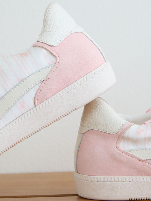Notice Sneakers By Byrdie Golf x Dolce Vita Detail 4 - TULLABEE