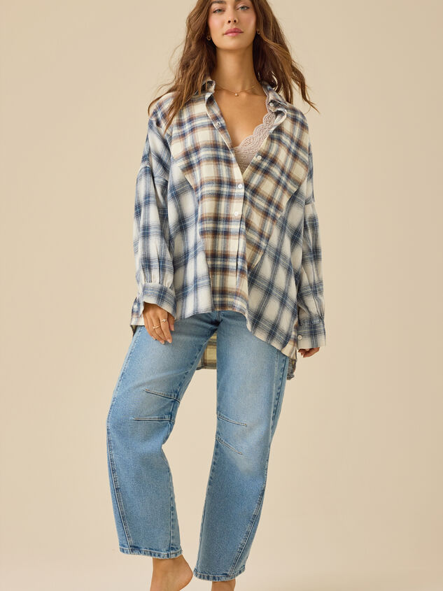 Avalee Oversized Plaid Top Detail 4 - TULLABEE