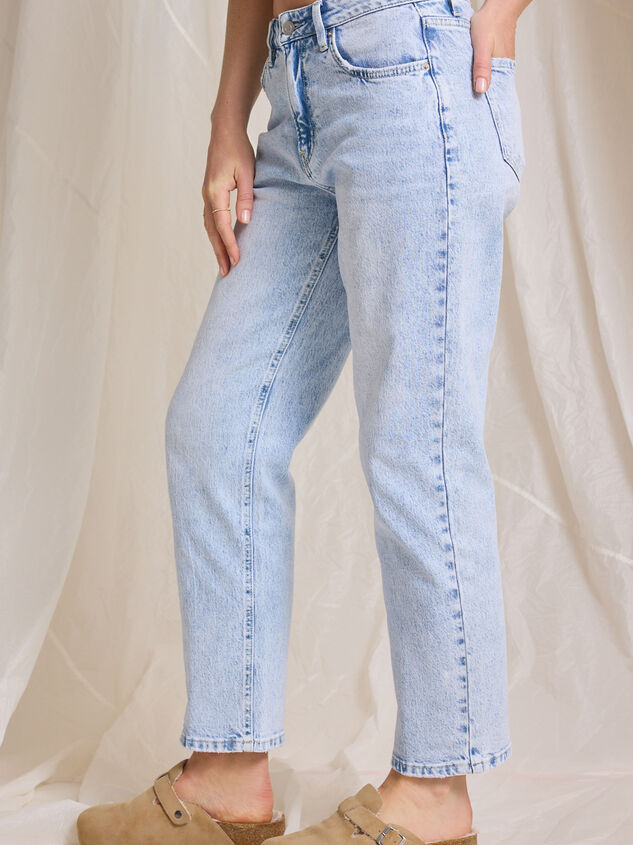 Savvy Straight Leg Jeans Detail 4 - TULLABEE