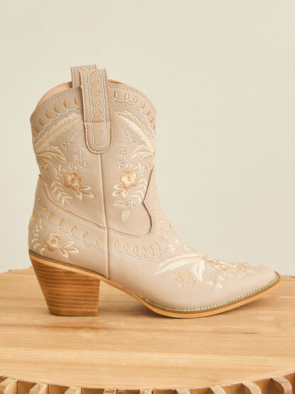 Corral Embroidered Western Booties - TULLABEE