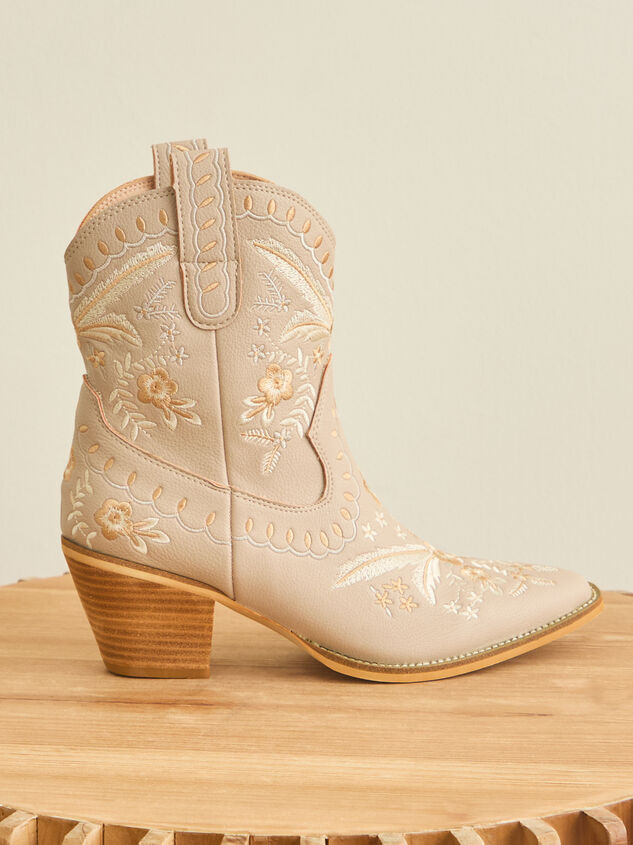 Corral Embroidered Western Booties - TULLABEE