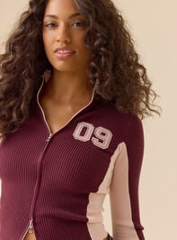 09 Zip Up Cardigan Sweater Detail 2 - TULLABEE