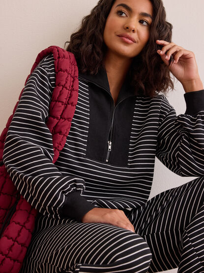 Stride Quarter Zip Pullover - TULLABEE