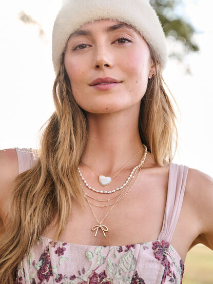 Bow Charm Pearl Necklace - TULLABEE
